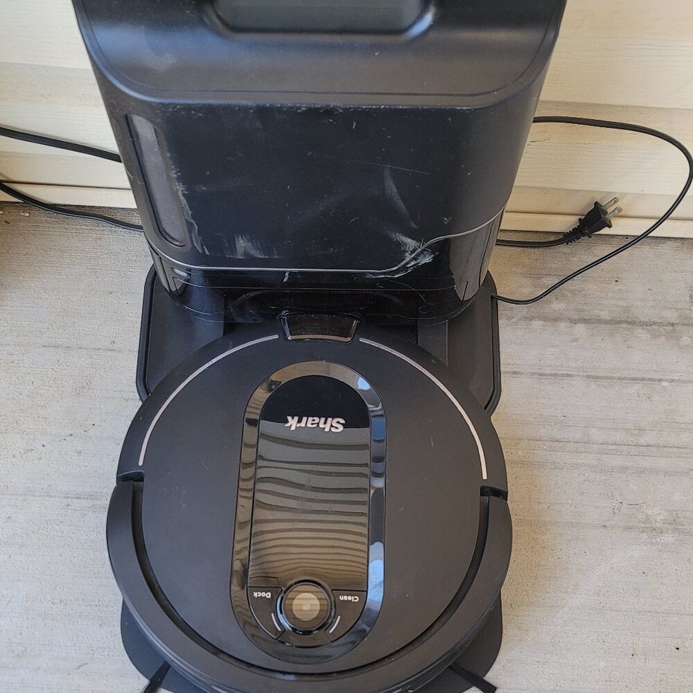 Shark RV1001AE IQ Robot Self-Empty XL, Robot Vacuum with IQ Navigation